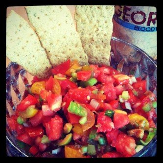 bowl of GEORGE’S® Bloody Mary Salsa with crackers